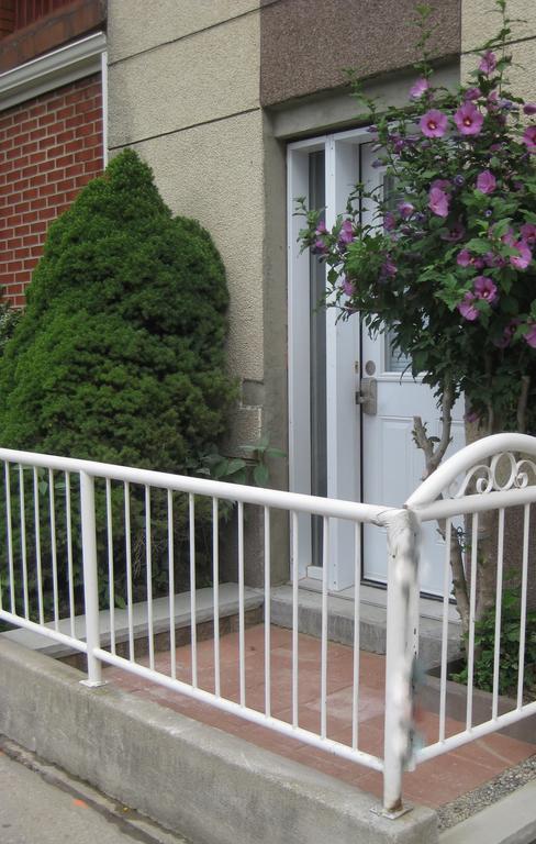 Dovercourt Village Mews トロント エクステリア 写真